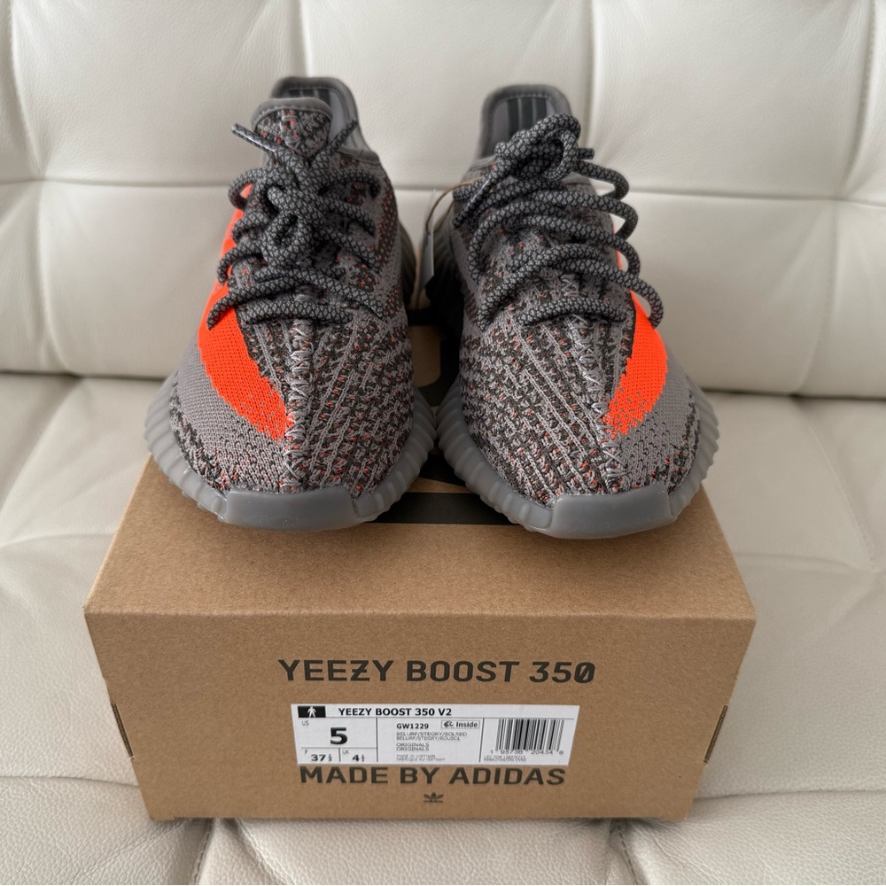 NIB YEEZY boost 350 v2 in dark grey men size 5